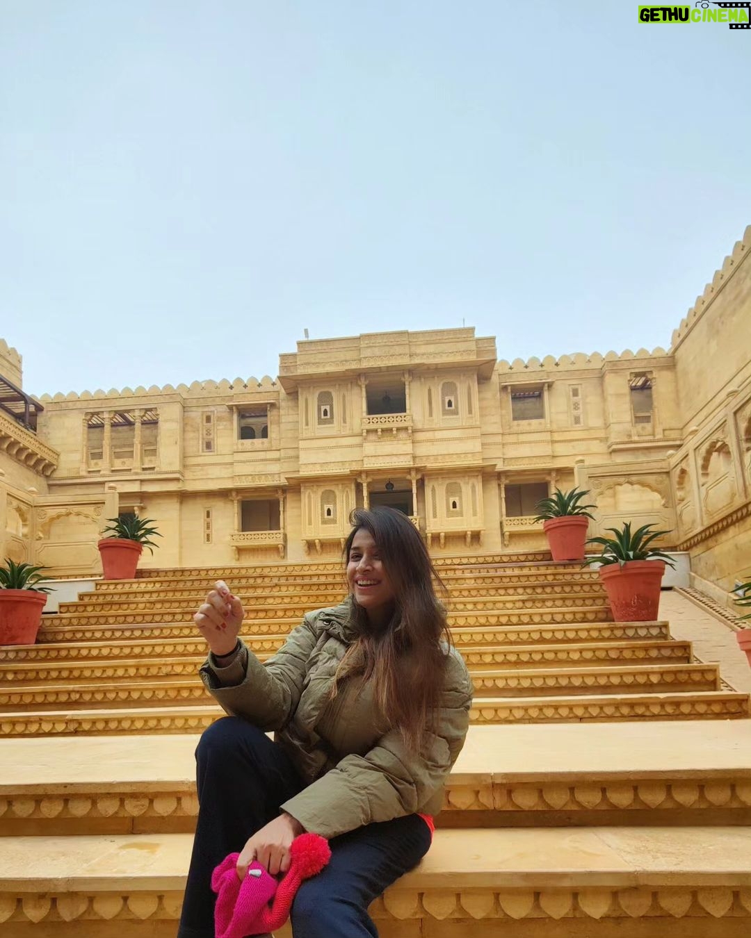 Swetha Changappa Instagram - "Self-love is the key to a joyful life." My Best days of Jaisalmer ❤️ Missing our time a lot @thedrapediva #India #Rajasthan #traveling #Indiatour #travelinspiration #jaisalmer #jaisalmerfort #traveller #friendsforever