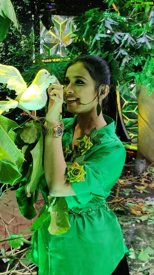 Swetha Changappa Instagram - Live the Moment ❤️ This moment is precious ❤️ Forest theme for @zeekannada chota champion look is designed by my beautiful team Make up:- @keerthiram28 Hair:- @rashmitha_glamourholic Outfit and jewellery:- @rktopknotchstudio Assistant:- @vinod_b_890 Photography:- @b_h_a_r_a_t_h_photogra Falling in love with this song and lyrics... @arjun_janya_musician @yogarajbhatofficial Special mention to this amazing song...