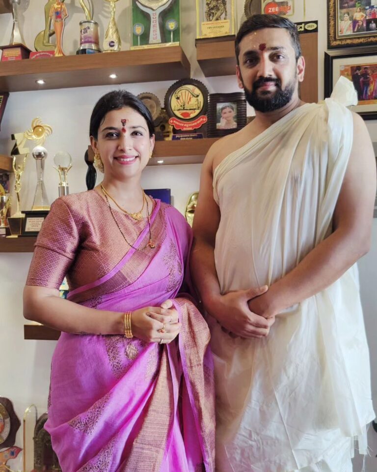 Swetha Changappa Instagram - Traditional Us❤️🧿 Mr.Kiran appachu @kiranappachu ... Traditional outfits suits you 😎🧿 ಪಂಚೆ ಶಲ್ಯ ಚೆನ್ನಾಗಿ ಕಾಣುತ್ತೆ ಅಲ್ವಾ???😃