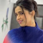 Swetha Changappa Instagram – The process of me getting ready for the episodes of chota champion 🏆

I love my beautiful team who is behind my each n every looks which we create for the show

Make up:- @keerthiram28
Hair and accessories:- @rktopknotchstudio
Outfit:- @yukthi_designs 
Assistant:- @vinoda_b_890
Photography:- @b_h_a_r_a_t_h_photography