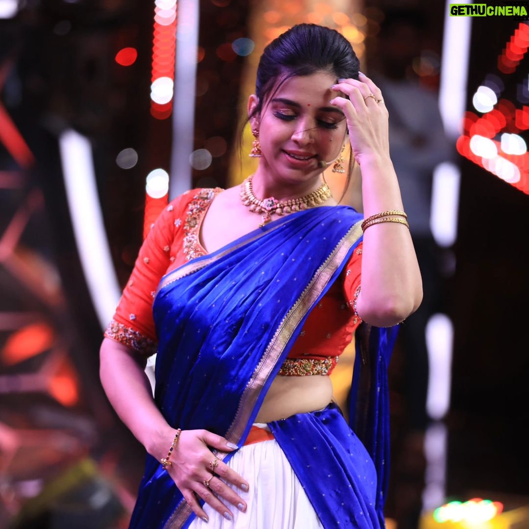 Swetha Changappa Instagram - SMILE, n RESTART ❤️ IT'S ONE LIFE . LOVE AND LIVE EVERY MOMENT ❤️🧿 My beautiful team for this beautiful South Indian girl look❤️ Makeup:- @kanasu_amstudio Outfit:- @anthariya_ Styling:- @keerthiram28 Jewellery:- @rksilvers_ @rktopknotchstudio Hairstyle:- @rashmitha_glamourholic Assistant:- @vinod_b_890 Photography:- @b_h_a_r_a_t_h_photography