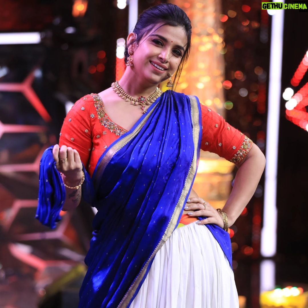 Swetha Changappa Instagram - SMILE, n RESTART ❤️ IT'S ONE LIFE . LOVE AND LIVE EVERY MOMENT ❤️🧿 My beautiful team for this beautiful South Indian girl look❤️ Makeup:- @kanasu_amstudio Outfit:- @anthariya_ Styling:- @keerthiram28 Jewellery:- @rksilvers_ @rktopknotchstudio Hairstyle:- @rashmitha_glamourholic Assistant:- @vinod_b_890 Photography:- @b_h_a_r_a_t_h_photography