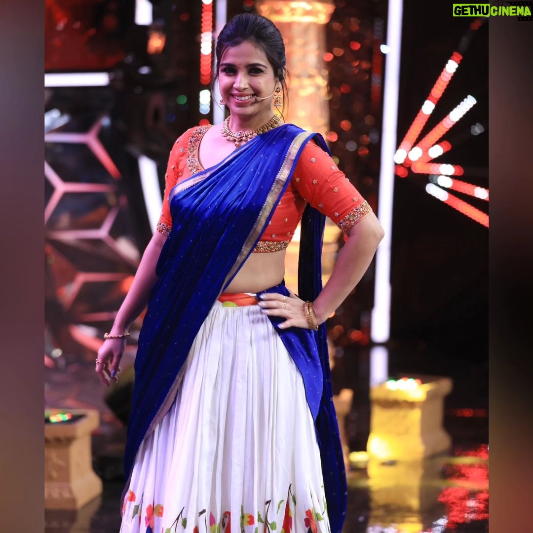 Swetha Changappa Instagram - SMILE, n RESTART ❤️ IT'S ONE LIFE . LOVE AND LIVE EVERY MOMENT ❤️🧿 My beautiful team for this beautiful South Indian girl look❤️ Makeup:- @kanasu_amstudio Outfit:- @anthariya_ Styling:- @keerthiram28 Jewellery:- @rksilvers_ @rktopknotchstudio Hairstyle:- @rashmitha_glamourholic Assistant:- @vinod_b_890 Photography:- @b_h_a_r_a_t_h_photography
