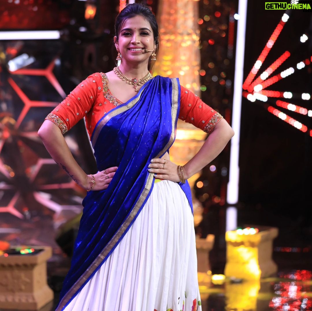 Swetha Changappa Instagram - SMILE, n RESTART ❤️ IT'S ONE LIFE . LOVE AND LIVE EVERY MOMENT ❤️🧿 My beautiful team for this beautiful South Indian girl look❤️ Makeup:- @kanasu_amstudio Outfit:- @anthariya_ Styling:- @keerthiram28 Jewellery:- @rksilvers_ @rktopknotchstudio Hairstyle:- @rashmitha_glamourholic Assistant:- @vinod_b_890 Photography:- @b_h_a_r_a_t_h_photography