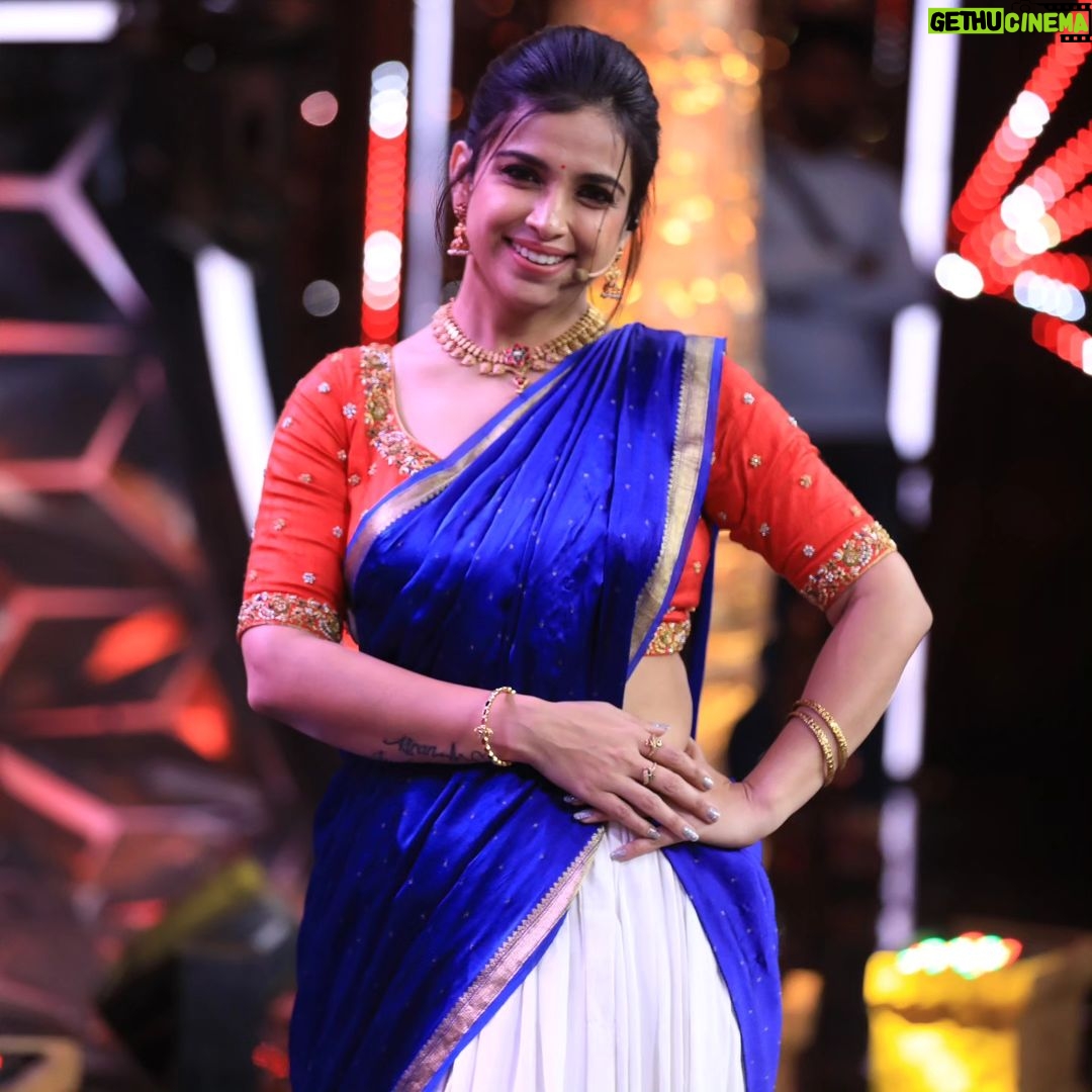 Swetha Changappa Instagram - SMILE, n RESTART ❤️ IT'S ONE LIFE . LOVE AND LIVE EVERY MOMENT ❤️🧿 My beautiful team for this beautiful South Indian girl look❤️ Makeup:- @kanasu_amstudio Outfit:- @anthariya_ Styling:- @keerthiram28 Jewellery:- @rksilvers_ @rktopknotchstudio Hairstyle:- @rashmitha_glamourholic Assistant:- @vinod_b_890 Photography:- @b_h_a_r_a_t_h_photography