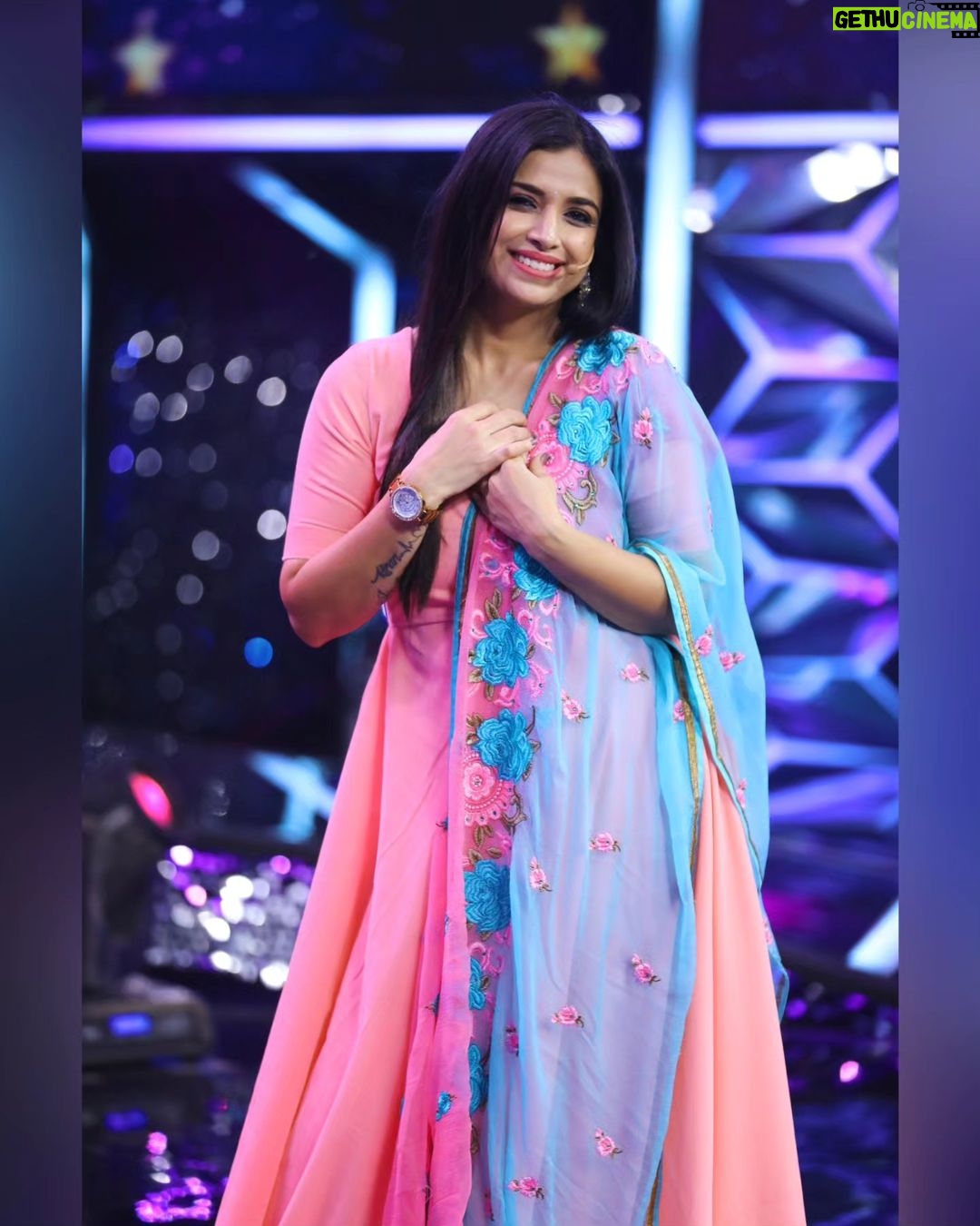 Swetha Changappa Instagram - Elegance is the only beauty that never fades.❤️ Keep smiling everyone 😘 My classy Indian outfit for chota champion show Make up:- @keerthiram28 Outfit:- @yukthi_designs Jewellery:- @rktopknotchstudio Hairstyle:- @kanasu_amstudio Assistant:- @vinoda_b_890 Photography:- @b_h_a_r_a_t_h_photography