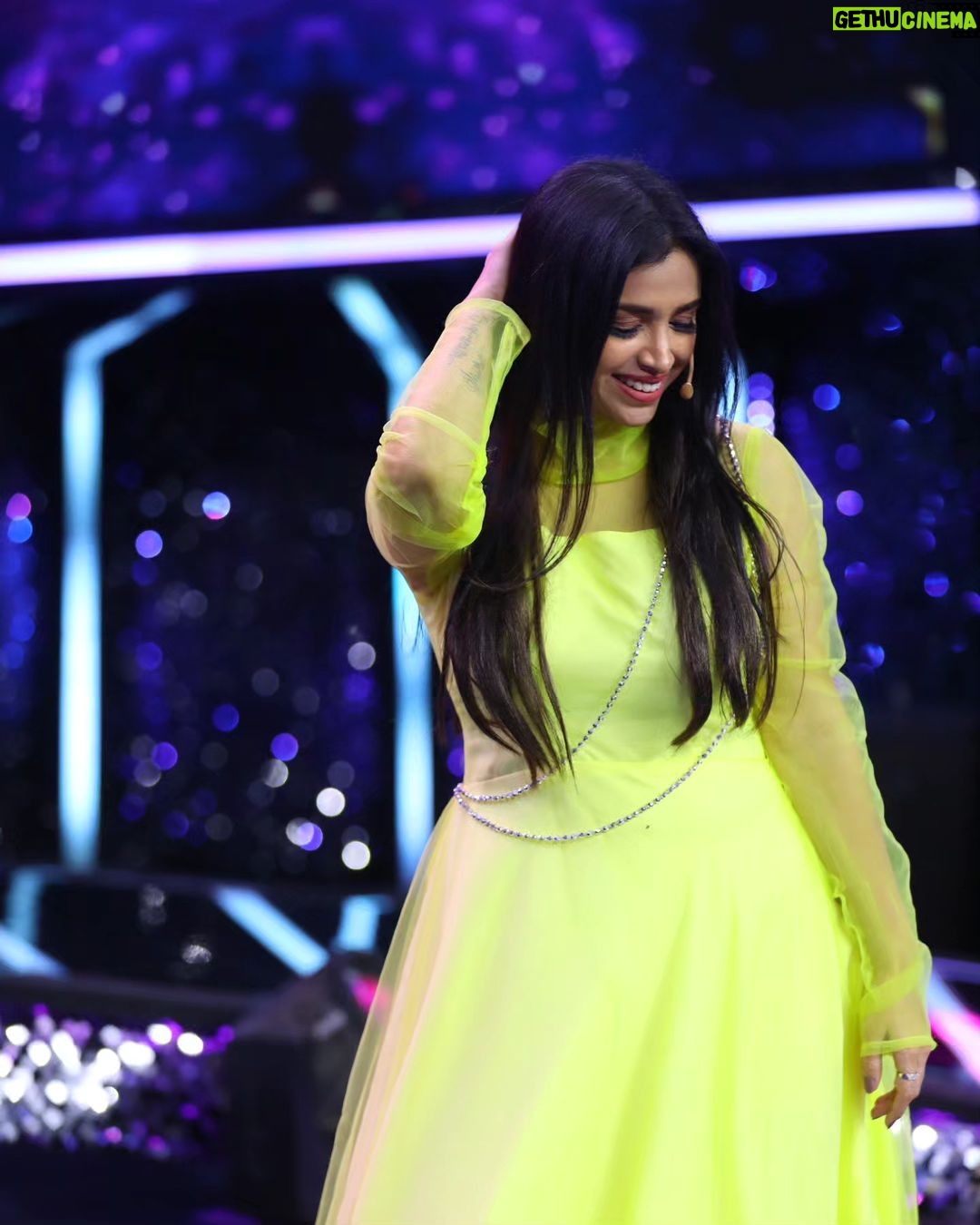 Swetha Changappa Instagram - Glow in neon💛 You don’t wear NEON when you’re in doubt. It’s a deliberate choice. A bold statement.💛 My team behind this look Make up:- @keerthiram28 Outfit:- @yukthi_designs Jewellery:- @rktopknotchstudio Hairstyle:- @kanasu_amstudio Assistant:- @vinoda_b_890 Photography:- @b_h_a_r_a_t_h_photography