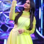 Swetha Changappa Instagram - Glow in neon💛 You don’t wear NEON when you’re in doubt. It’s a deliberate choice. A bold statement.💛 My team behind this look Make up:- @keerthiram28 Outfit:- @yukthi_designs Jewellery:- @rktopknotchstudio Hairstyle:- @kanasu_amstudio Assistant:- @vinoda_b_890 Photography:- @b_h_a_r_a_t_h_photography