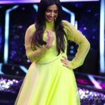 Swetha Changappa Instagram - Glow in neon💛 You don’t wear NEON when you’re in doubt. It’s a deliberate choice. A bold statement.💛 My team behind this look Make up:- @keerthiram28 Outfit:- @yukthi_designs Jewellery:- @rktopknotchstudio Hairstyle:- @kanasu_amstudio Assistant:- @vinoda_b_890 Photography:- @b_h_a_r_a_t_h_photography