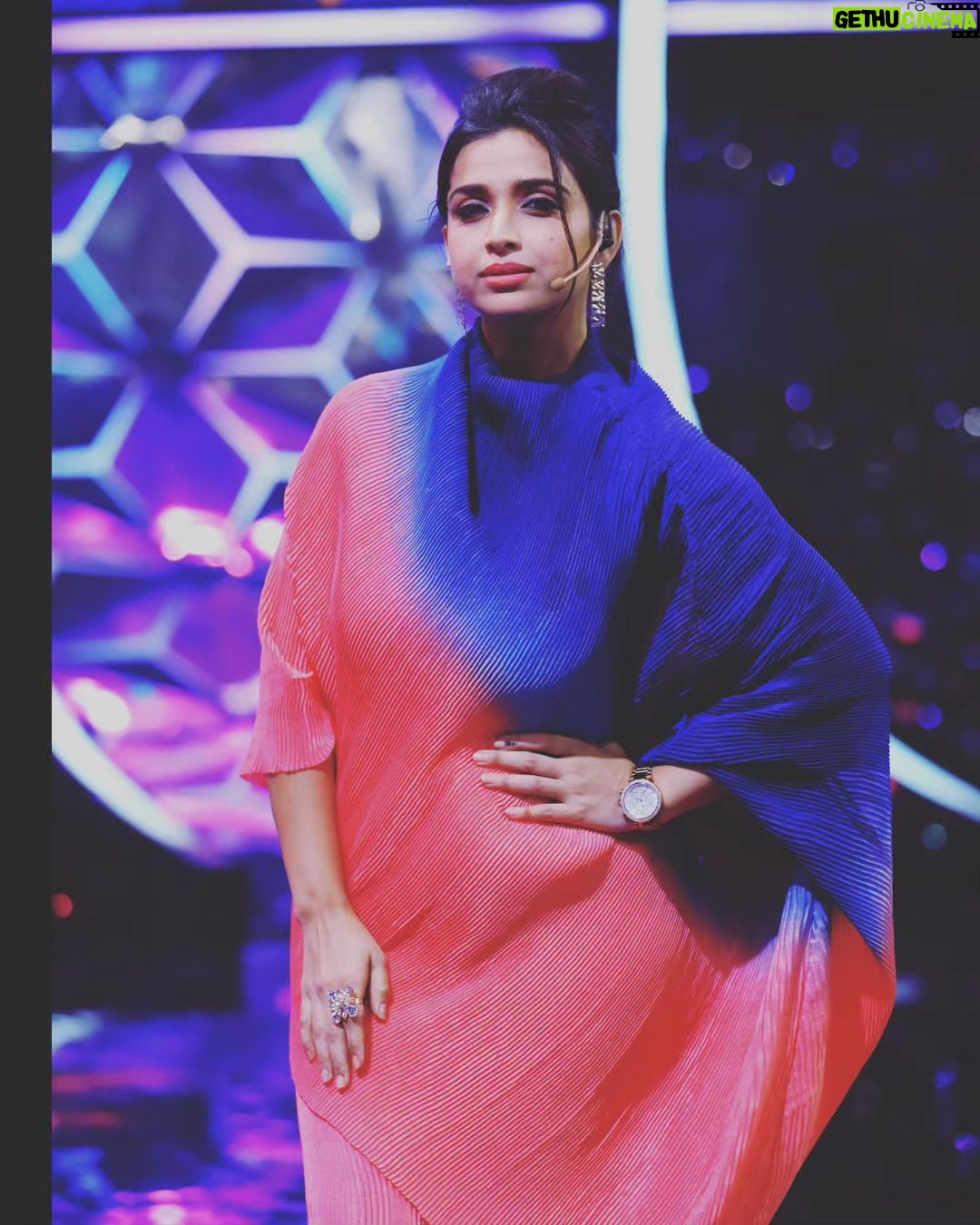 Swetha Changappa Instagram - “Personal style is about a sense of yourself, a sense of what you believe in and wearing what you like.”❤️ My beautiful team behind my this look for chota champion next episode ❤️ Make up:- @keerthiram28 Hair and accessories:- @rktopknotchstudio Outfit:- @yukthi_designs Assistant:- @vinoda_b_890 Photography:- @b_h_a_r_a_t_h_photography