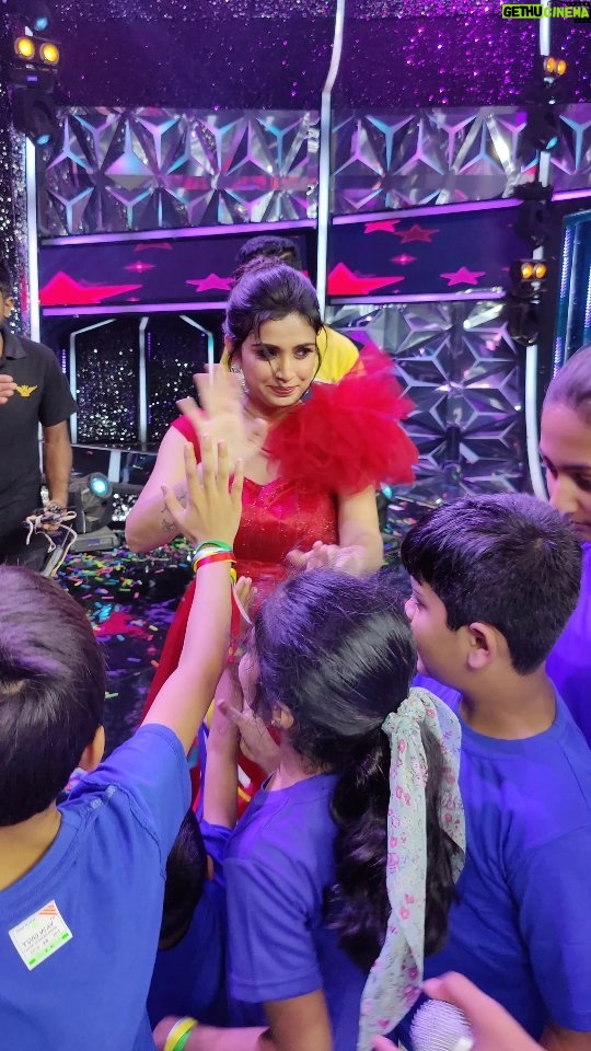 Swetha Changappa Instagram - Behind the shoot❤️ The grand opening of chota champion show ❤️ Loving the roller coaster ride with the cute little ones in the set❤️ I hope u all enjoyed the grand opening episodes of chota champion show on zee kannada ❤️ Make up:- My one n only favourite @keerthiram28 ❤️ @rktopknotchstudio Beautiful Outfit :- @yukthi_designs Jewellery:- @velvetboxby Hairstyle:- @kanasu_amstudio My Assistant:- @vinoda_b_890 Photography:- @b_h_a_r_a_t_h_photography