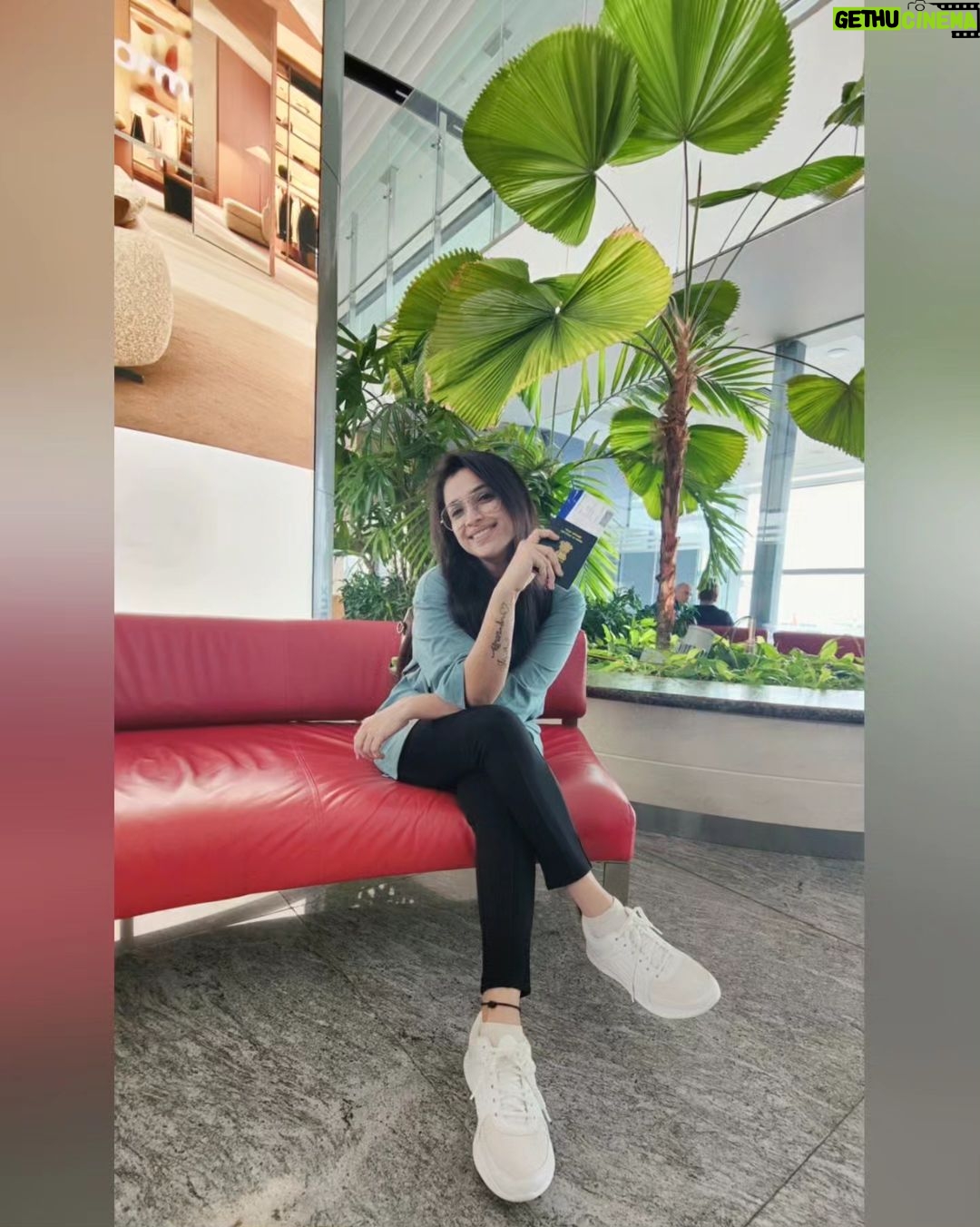 Swetha Changappa Instagram - Travelling international after ages❣️ to one of my favourite destination 😍 Take a guess❣️ Bye bye Bengaluru for few days❣️