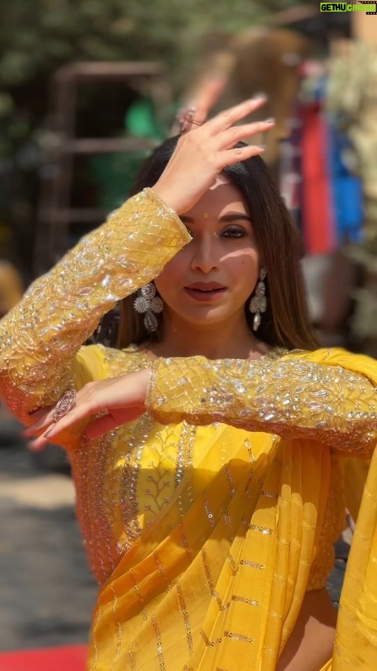 Swetha Changappa Instagram - Looking my best in the yellow saree ❤️ Wearing this for the grand finale of my favourite show JODI NO:1 SEASON 2 The best look is always created by my best team ever make up:- my love Santa @keerthiram28 ❤️ Outfit:- @astha_designer_boutique loved the blouse work. U guys made it in the shortest time. Appreciated. Thank you ❤️ Jewellery:- my favourite @velvetboxby ❤️ Hairstyle:- @hairstyle_by_shashi thank you for the best look ❤️ Co-ordination:- @kxsahanaa Finally u made it❤️ Assistant:- @vinoda__890 thank u for always taking care of me vinoda ❤️