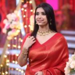 Swetha Changappa Instagram - Hey u look beautiful ❤️❤️❤️ My LOVE for SAREE❤️ Make up:- @keerthiram28 Outfit:- @rktopknotchstudio Blouse design:- @yukthi_designs Jewellery:- @rktopknotchstudio Hairstyle:- @hairstyle_by_shashi
