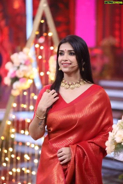 Swetha Changappa Instagram - Hey u look beautiful ❤️❤️❤️ My LOVE for SAREE❤️ Make up:- @keerthiram28 Outfit:- @rktopknotchstudio Blouse design:- @yukthi_designs Jewellery:- @rktopknotchstudio Hairstyle:- @hairstyle_by_shashi
