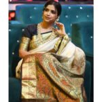 Swetha Changappa Instagram – Elegance is innate…individual…eternal…
it stands the test of time!❤️
My beautiful classy Indian look for ugadi special event of zee kannada
Make up:- my all time favourite @keerthiram28
Outfit:- @rktopknotchstudio
Blouse design:- @yukthi_designs
Jewellery:- @velvetboxby
Hairstyle:- @hairstyle_by_shashi