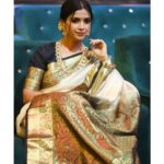 Swetha Changappa Instagram – Elegance is innate…individual…eternal…
it stands the test of time!❤️
My beautiful classy Indian look for ugadi special event of zee kannada
Make up:- my all time favourite @keerthiram28
Outfit:- @rktopknotchstudio
Blouse design:- @yukthi_designs
Jewellery:- @velvetboxby
Hairstyle:- @hairstyle_by_shashi