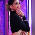 Swetha Changappa Instagram – ELEGANCE at its BEST❤️
Ohh man, i loved my look for womens day celebration episode of super queen show ❤️
Thank you my beautiful team to agreeing to my demands for this episode 🙈 and pulling out the best look❤️
Makeup:- @keerthiram28
Love u darling for the beautiful makeup as always
Jewellery:- @rentbridaljewels
Thank you Vani this beautiful jewellery which looked perfect for this look
Outfit and styling:- @rktopknotchstudio
Thank u Keerthi for the best option that u got ❤️
Hairstyle:- @hairstyle_by_shashi i love u Shashi. This was the best❤️