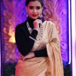 Swetha Changappa Instagram – ELEGANCE at its BEST❤️
Ohh man, i loved my look for womens day celebration episode of super queen show ❤️
Thank you my beautiful team to agreeing to my demands for this episode 🙈 and pulling out the best look❤️
Makeup:- @keerthiram28
Love u darling for the beautiful makeup as always
Jewellery:- @rentbridaljewels
Thank you Vani this beautiful jewellery which looked perfect for this look
Outfit and styling:- @rktopknotchstudio
Thank u Keerthi for the best option that u got ❤️
Hairstyle:- @hairstyle_by_shashi i love u Shashi. This was the best❤️