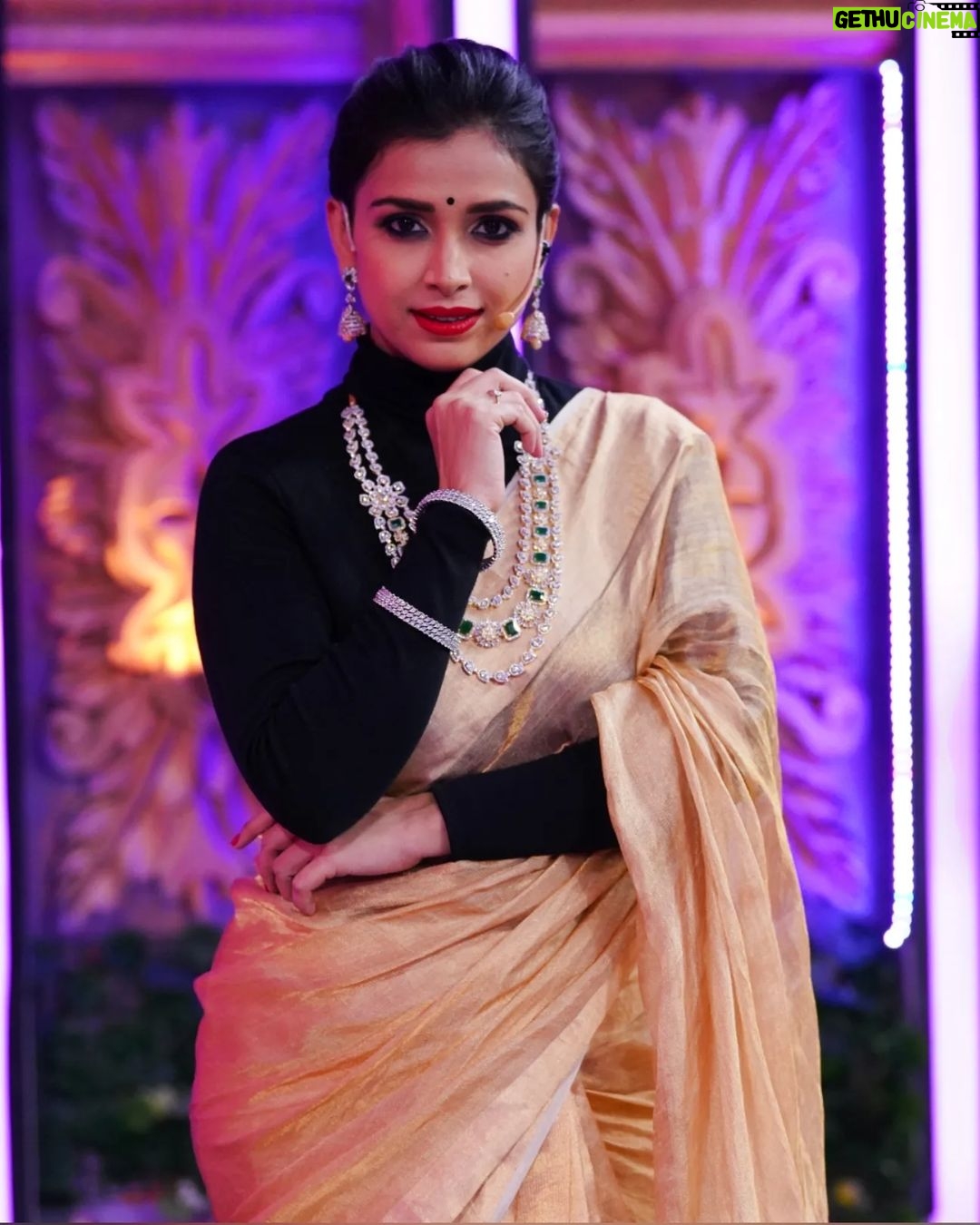 Swetha Changappa Instagram - ELEGANCE at its BEST❤️ Ohh man, i loved my look for womens day celebration episode of super queen show ❤️ Thank you my beautiful team to agreeing to my demands for this episode 🙈 and pulling out the best look❤️ Makeup:- @keerthiram28 Love u darling for the beautiful makeup as always Jewellery:- @rentbridaljewels Thank you Vani this beautiful jewellery which looked perfect for this look Outfit and styling:- @rktopknotchstudio Thank u Keerthi for the best option that u got ❤️ Hairstyle:- @hairstyle_by_shashi i love u Shashi. This was the best❤️