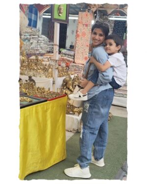 Swetha Changappa Instagram - ನನ್ನ ನಗು , ನನ್ನ ಮಗ@jiyaan_aiyappa 🧿❤️ 
Me n my son went on a Date❤️
 so I had to carry my date through out
 shopping 🙈🤣
Well , spending time with our little ones are the best days of our lives. Mixture of emotions ❤️🧿

Thank u  @neetha.aiyappa.9 mimi for capturing our best pics ❤️🧿
