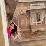 Swetha Changappa Instagram - When i visited the living fort of Jaisalmer ❤️ This is where queens communicate ❤️ This was my second visit to Rajasthan with my friend divya and we have a tremendous memories which is close to my heart ❤️ @thedrapediva ❤️