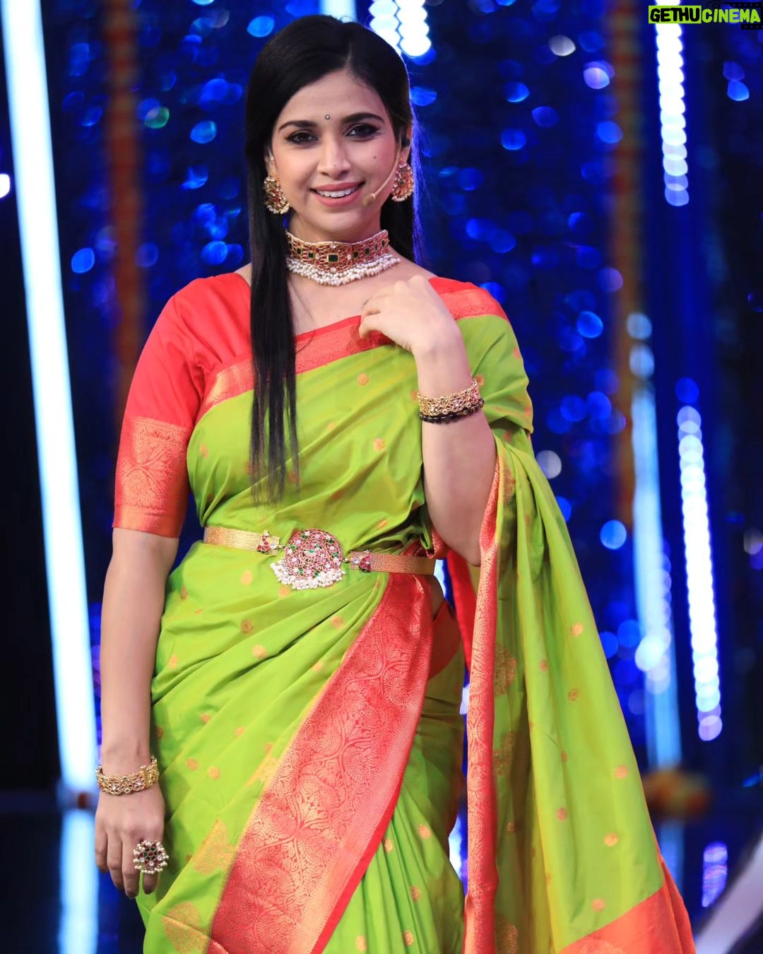 Swetha Changappa Instagram - Elegance never goes out of style.❤️ My love for saree continuessssss❤️ Make up :- @keerthiram28 Hairstyle :- @rashmitha_glamourholic Jewellery:- @velvetboxby Blouse stiched by :- @yukthi_designs Saree:- @ramrajcottonofficial Assistant:- @vinoda__890 Photography:- @b_h_a_r_a_t_h_photography