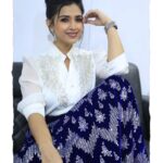 Swetha Changappa Instagram - Well this is how I got ready for my chota champion show finale ❤️🧿 simple yet sooo classy ❤️just loved my look for this grand event.❤️ Make up:- my ever favourite @keerthiram28 Jewellery:- @velvetboxby thank you for your beautiful jewelry for most of my outfits ❤️ Outfit:- @dharaatelier Hairstyle:- @makeoverwithshashi_nag Assistant:- @vinoda__890 Photography:- @b_h_a_r_a_t_h_photography