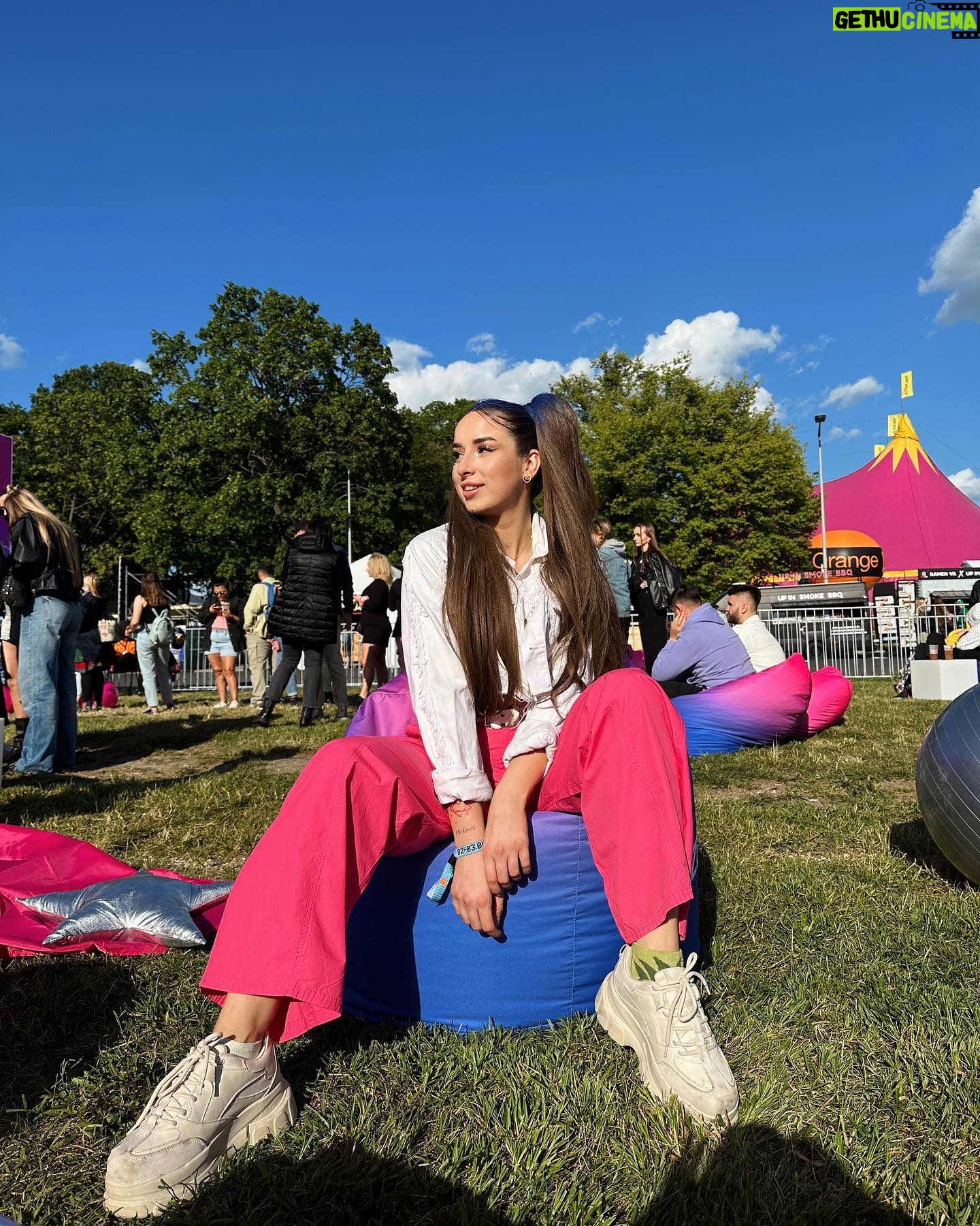 Sylwia Lipka Instagram - Photo dump z Orange Warsaw Festival’23 💅🏻 zaproszenie @tezenisofficial 💖
