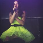Sylwia Lipka Instagram - Dzisiaj mijają 4 lata od premiery mojego albumu „Wbrew Pozorom”. 🥹💜 Pamiętam jak bardzo stresowałam się publikując go, bo włożyłam w niego cale moje serce i zaśpiewałam o emocjach, o których ciężko było mi na tamten moment mówić. ☁️ To był wspaniały czas i już ogromnie tęsknie za sceną… Co powiecie na kolejny album i kolejną trasę? 🙊