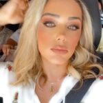 Tânia Mara Instagram - “Explorando os bastidores do meu projeto mais íntimo, onde cada nota e acorde ganham vida: Voz e Violão. Uma jornada de autenticidade e paixão pela música. 🎶✨ #Bastidores #Música #VozEViolão”