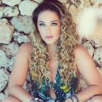 Tânia Mara Instagram - Abençoada, Protegida, Iluminada, Grata pela vida E guiada por Deus. 🙏🏼❤️‍🔥 #deusébomotempotodo #amor #paz #leveza #fé #autoamor #autocuidado #alegria #gratidao #oamordedeusmebasta #vida #saude #musica #bemestar #evolução #maturidade