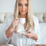 Tânia Mara Instagram - “À medida que o tempo avança, que possamos abraçar a vida com um coração cheio de amor, mente aberta para a reflexão e alma leve para enfrentar os desafios. Que cada dia nos traga paz e serenidade. Bom dia!”☀️🤍