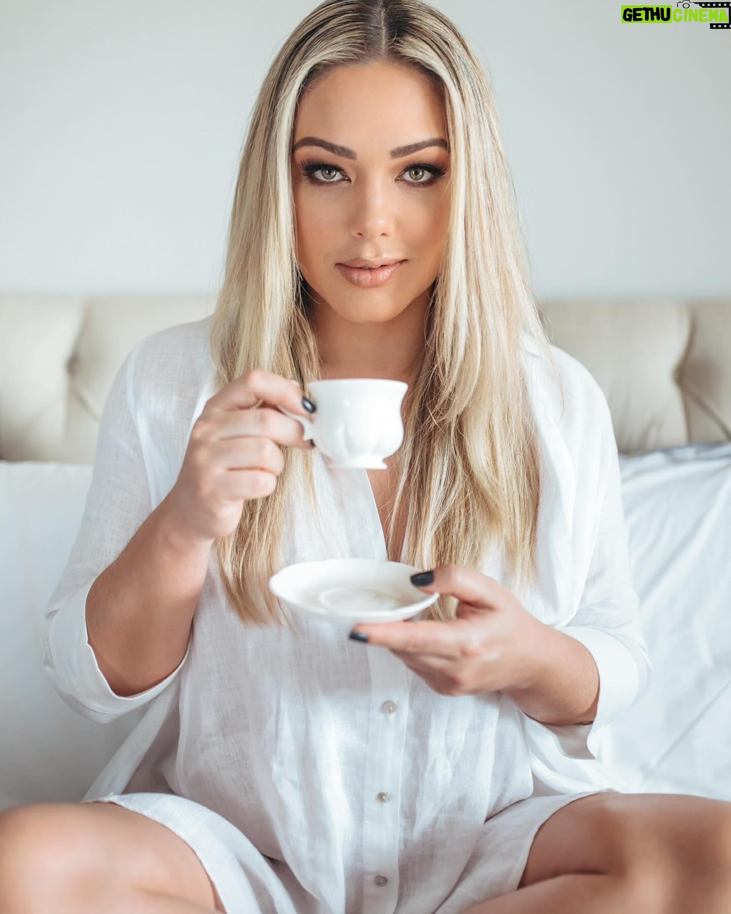 Tânia Mara Instagram - “À medida que o tempo avança, que possamos abraçar a vida com um coração cheio de amor, mente aberta para a reflexão e alma leve para enfrentar os desafios. Que cada dia nos traga paz e serenidade. Bom dia!”☀️🤍