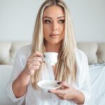 Tânia Mara Instagram - “À medida que o tempo avança, que possamos abraçar a vida com um coração cheio de amor, mente aberta para a reflexão e alma leve para enfrentar os desafios. Que cada dia nos traga paz e serenidade. Bom dia!”☀️🤍