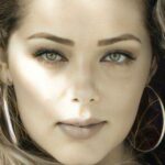 Tânia Mara Instagram - Qual o critério para fazer escolhas e tomar decisões? De que vale ganhar o mundo inteiro e viver sem saúde, sem paz, sem leveza e sem a verdadeira felicidade? Aquela que só vem quando estamos em comunhão com Deus?! 🙏🏼❤️‍🔥🤍🦋 #reflexao #evolucao #fé #humildade #leveza #paz #amor #equilibrio #espiritualidade #deus