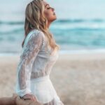 Tânia Mara Instagram - “Valorizando cada experiência vivida, cultivando gratidão e respeito, e espalhando amor e empatia por onde passo. 🙏🏼💖✨ #respeito #gratidão #amor #empatia #evolução #maturidade #leveza #paz #fé #deus #jesus
