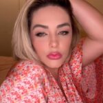 Tânia Mara Instagram - “Um momento especial de conexão: quando a filha transforma a mãe em sua própria obra de arte. 💄✨ #AmorEntreGerações #LaçosInquebráveis @maysa.matarazzo 🙏🏼🩷