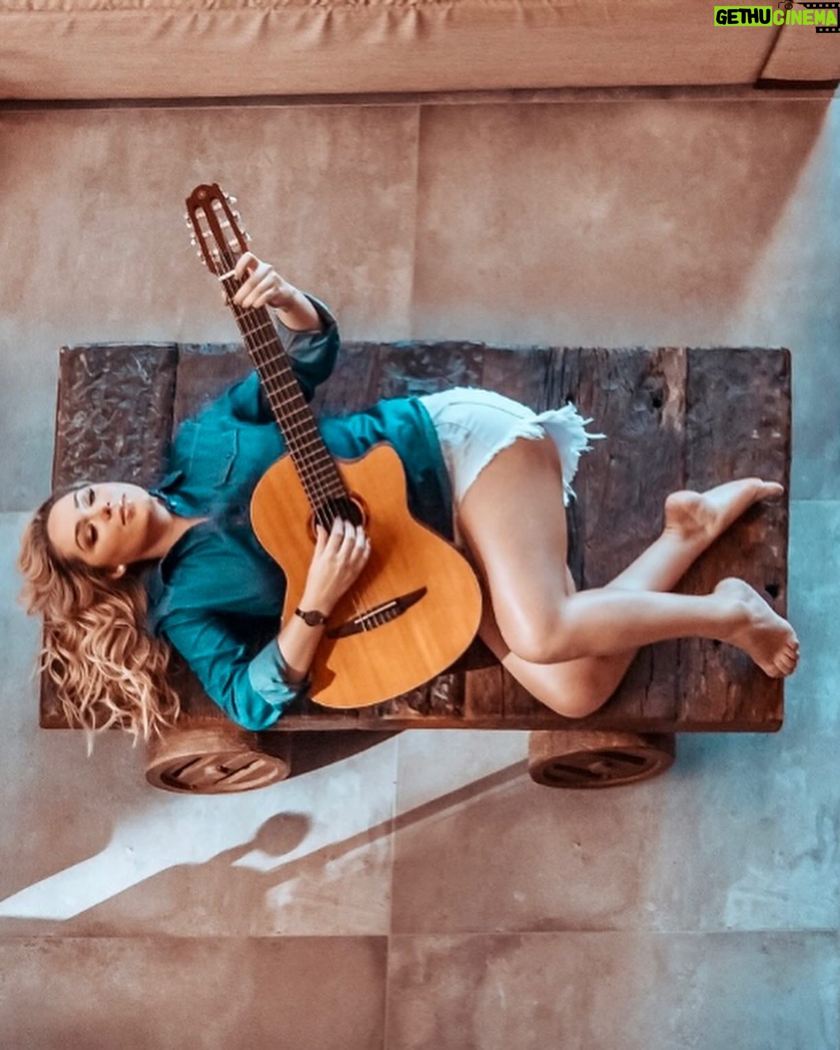Tânia Mara Instagram - “A música é mais do que notas e ritmos; é a voz da minha alma, o bálsamo para o meu coração. Ela me alegra, me inspira e me faz sentir viva. 🎶💖 #MúsicaÉVida”