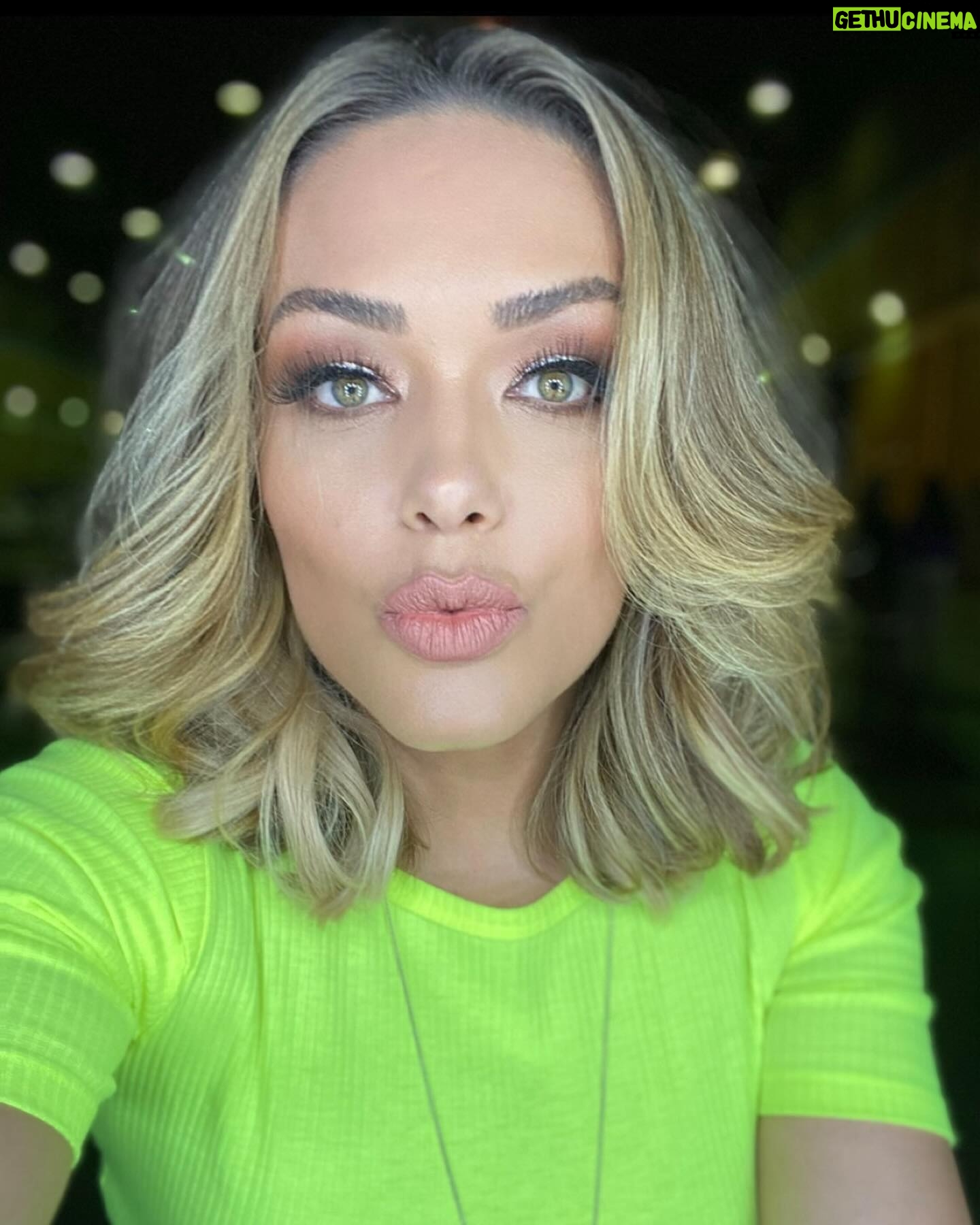 Tânia Mara Instagram - A felicidade é uma escolha e não um resultado. Nada e ninguém poderá te fazer feliz até que você escolha ser feliz. A felicidade não chega até você, Ela vem de você. ( e de Deus) 🙏🏼❤️🔥 @wandy.luz ##aalegriadedeusénossaforça #alegria #gratidão #leveza #paz #amor #deus #jesus #fé #evolução #autocuidado #autoamor #saúde #sabedoria #felicidade #positividade #pensamentospositivos #leidaatração #euescolhoserfeliz