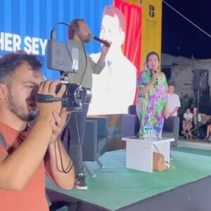 Türkan Şoray Instagram - Edremit’de “Seyirlik Akşamlar”etkinliğinde sevgili Edremit’lilerin gösterdiği sevginin mutluluğu..❤️