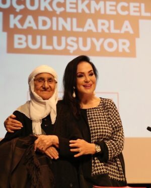 Türkan Şoray Instagram - Dün Küçükçekmece’de sevginizle ❤️bana bu mutluluğu yaşattığınız için sizlere ölene  kadar minnettarım ❤️
Değerli Küçükçekmece Belediye Başkanı Kemal Çebi Bey’e  de çok teşekkür ederim .