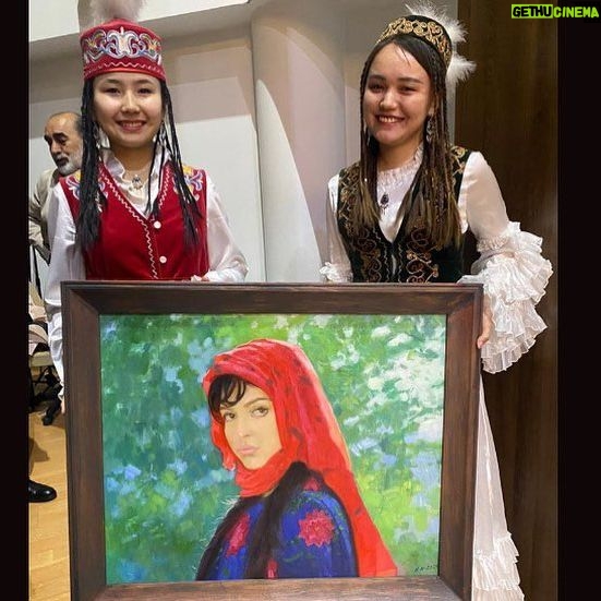 Türkan Şoray Instagram - Kırgızistan Türkiye-Manas Üniversitesini ziyaretimden…Üniversitenin rektörü Sayın Prof.Dr.Alpaslan Ceylan’a,değerli katılımcılara ve sevgili öğrencilerine bana ilk andan, son ana kadar,gurur dolu, mutluluk dolu anlar yaşattıkları için, teşekkür ederim🙏🏼❤️