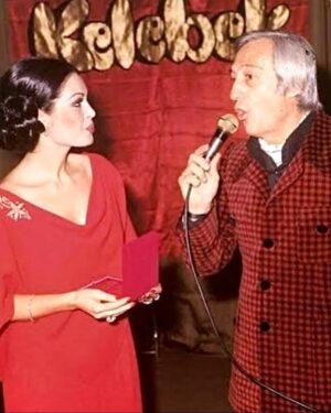 Türkan Şoray Instagram - Çok sevdiğim duayen gazeteci, televizyoncu, sunucu Halit Kıvanç’ı kaybettik.
Derin üzüntü içindeyim.
Yıllarca, defalarca,Altın Kelebek Ödül Tören’ lerinde beraber olduk.
Kendisine Allah’tan rahmet  sevgili eşine ve yakınlarına  da sabırlar diliyorum🙏🏼
Değerli Halit Kıvanç’ı Her zaman sevgiyle 💕hatırlayacağım💐