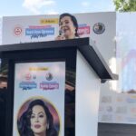 Türkan Şoray Instagram – Bugün Kartal Belediyesi’nin ”Kadın Emeği”adlı çok anlamlı festivalindeydim..
Sayın Belediye Başkanı Gökhan Yüksel’e @gokhanyukselist sevgi ve emek ödülü için teşekkür ederim.Alanı dolduran Kartal’lı kadınlar KALBİMDEsiniz❤️