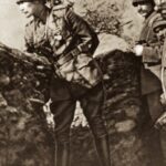 Türkan Şoray Instagram - Çanakkaleyi geçilmez kılan; Anafartalar komutanı,ulu önder gazi Mustafa Kemal Atatürk başta olmak üzere,tüm gazilerimizi,şehitlerimizi minnet saygı ve dua ile anıyorum🙏🏼🇹🇷