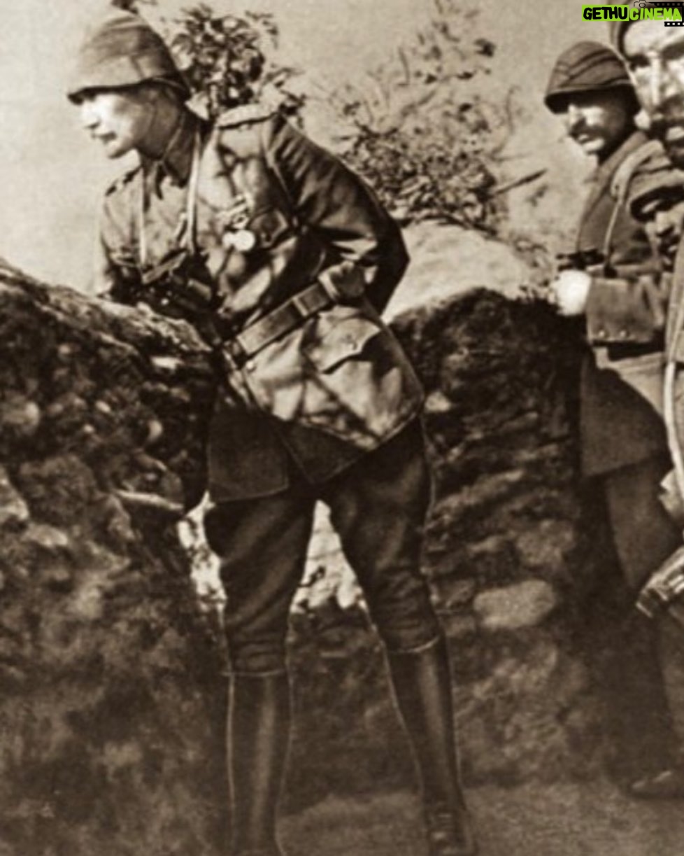 Türkan Şoray Instagram - Çanakkaleyi geçilmez kılan; Anafartalar komutanı,ulu önder gazi Mustafa Kemal Atatürk başta olmak üzere,tüm gazilerimizi,şehitlerimizi minnet saygı ve dua ile anıyorum🙏🏼🇹🇷