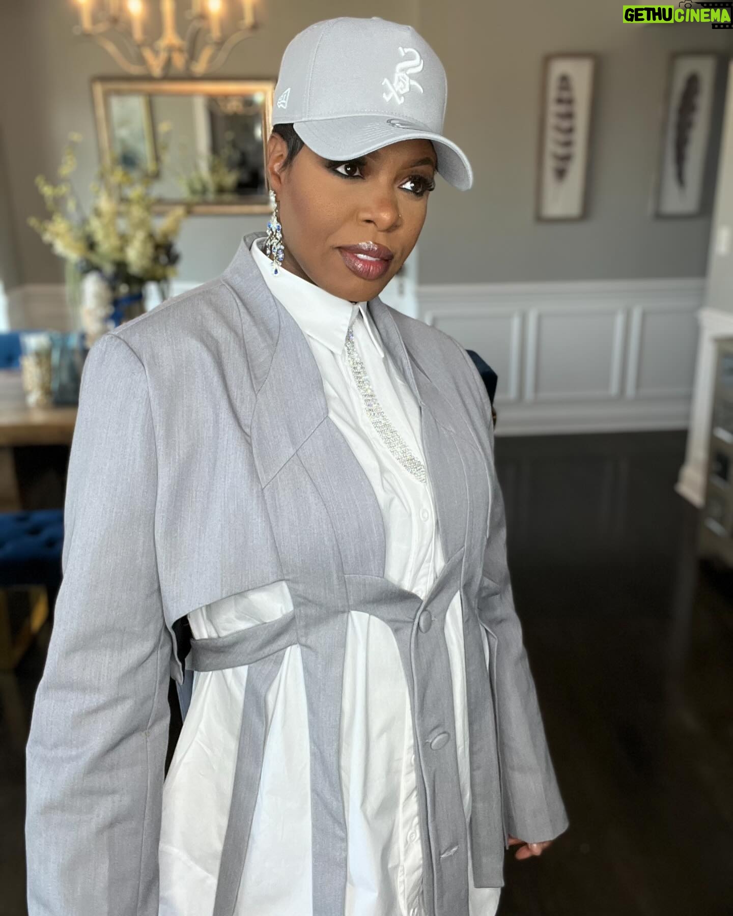 Ta'Rhonda Jones Instagram - 🌬️🌬️ @shopakira on my body