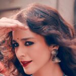 Tabu Instagram - There are talented people, beautiful people, versatile people and then there’s @tabutiful who is all three and a bit more! 😍 #HumSaathSaathHain #BhoolBhulaiyaa2 #Kuttey #ASuitableBoy #AlaVaikunthapurramuloo #Andhadhun