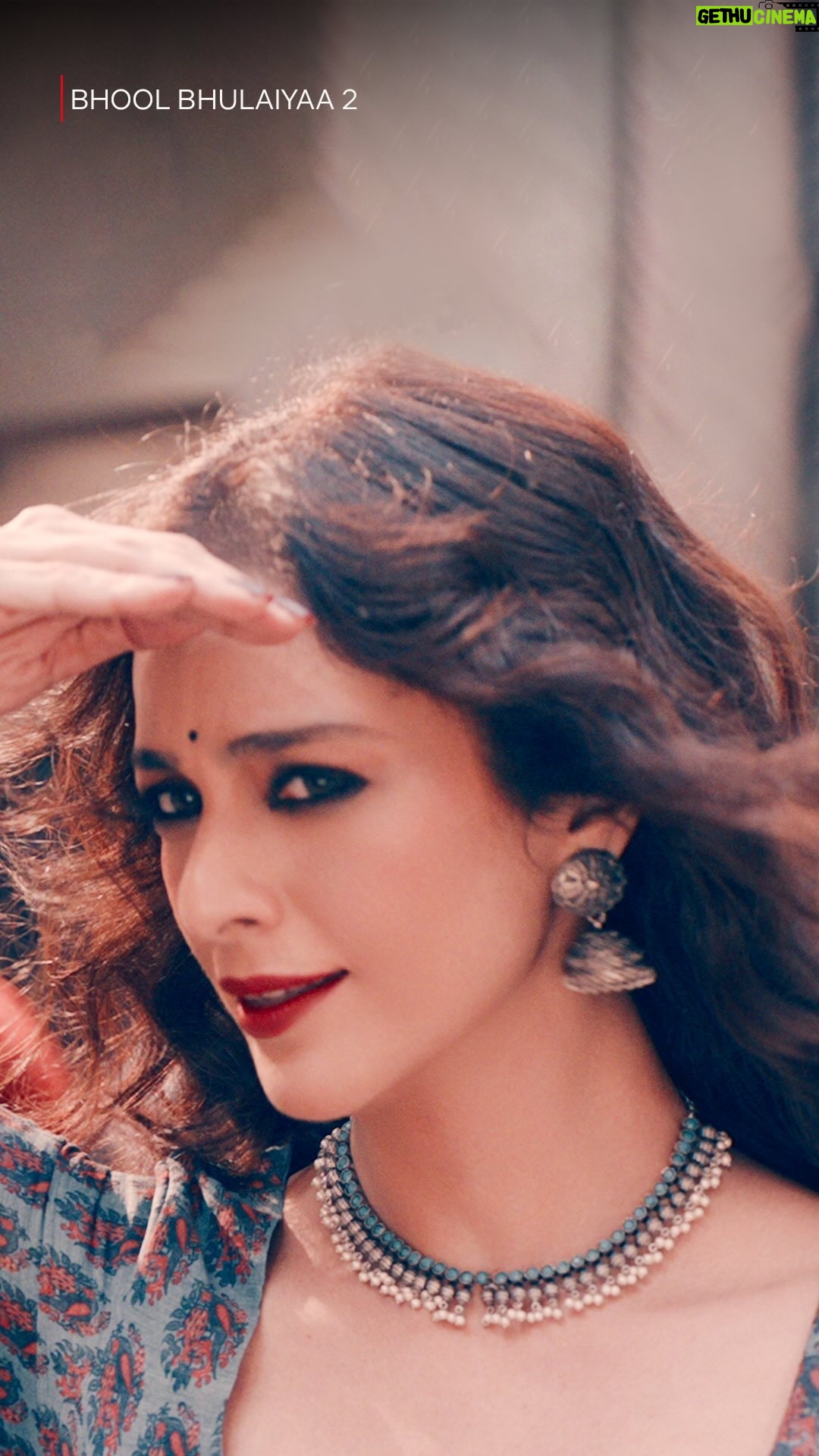 Tabu Instagram - There are talented people, beautiful people, versatile people and then there’s @tabutiful who is all three and a bit more! 😍 #HumSaathSaathHain #BhoolBhulaiyaa2 #Kuttey #ASuitableBoy #AlaVaikunthapurramuloo #Andhadhun